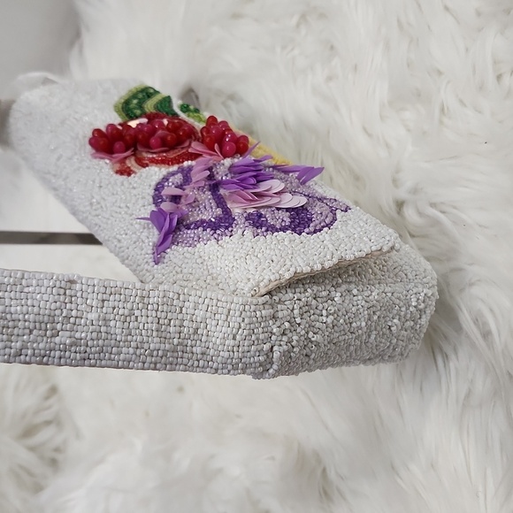 🔹️Made In India Viral Beaded Floral Embellished White Shoulder Bag - Picture 9 of 10